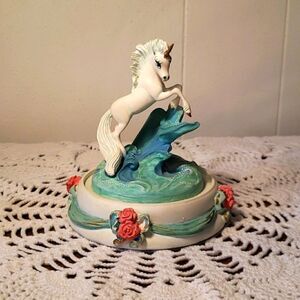 Vintage The Franklin Mint "Unicorn of Beauty" Hand-Painted Collectible Figurine